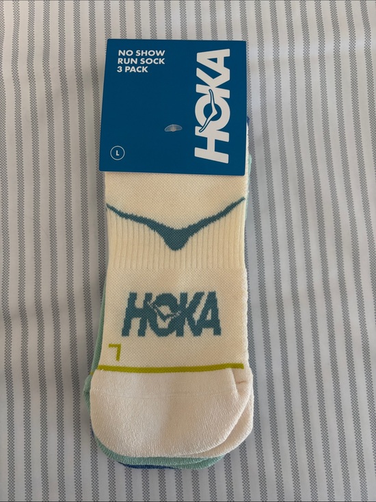 Hoka Other - Hoka No-Show Athletic Socks in Cream with Teal Accents